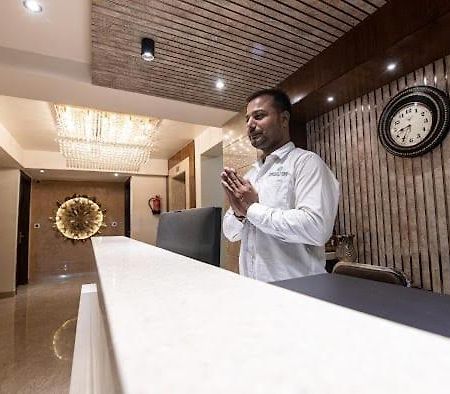 בהופאל Hotel Emerald Inn מראה חיצוני תמונה