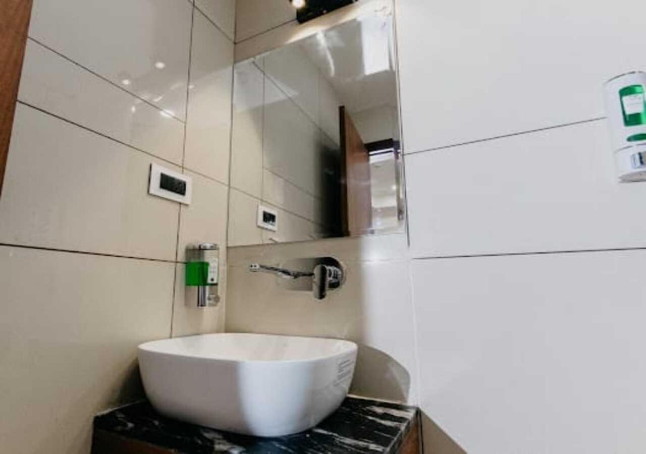 בהופאל Hotel Emerald Inn מראה חיצוני תמונה