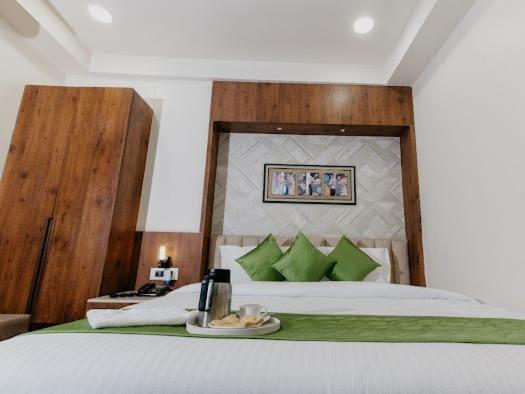 בהופאל Hotel Emerald Inn מראה חיצוני תמונה