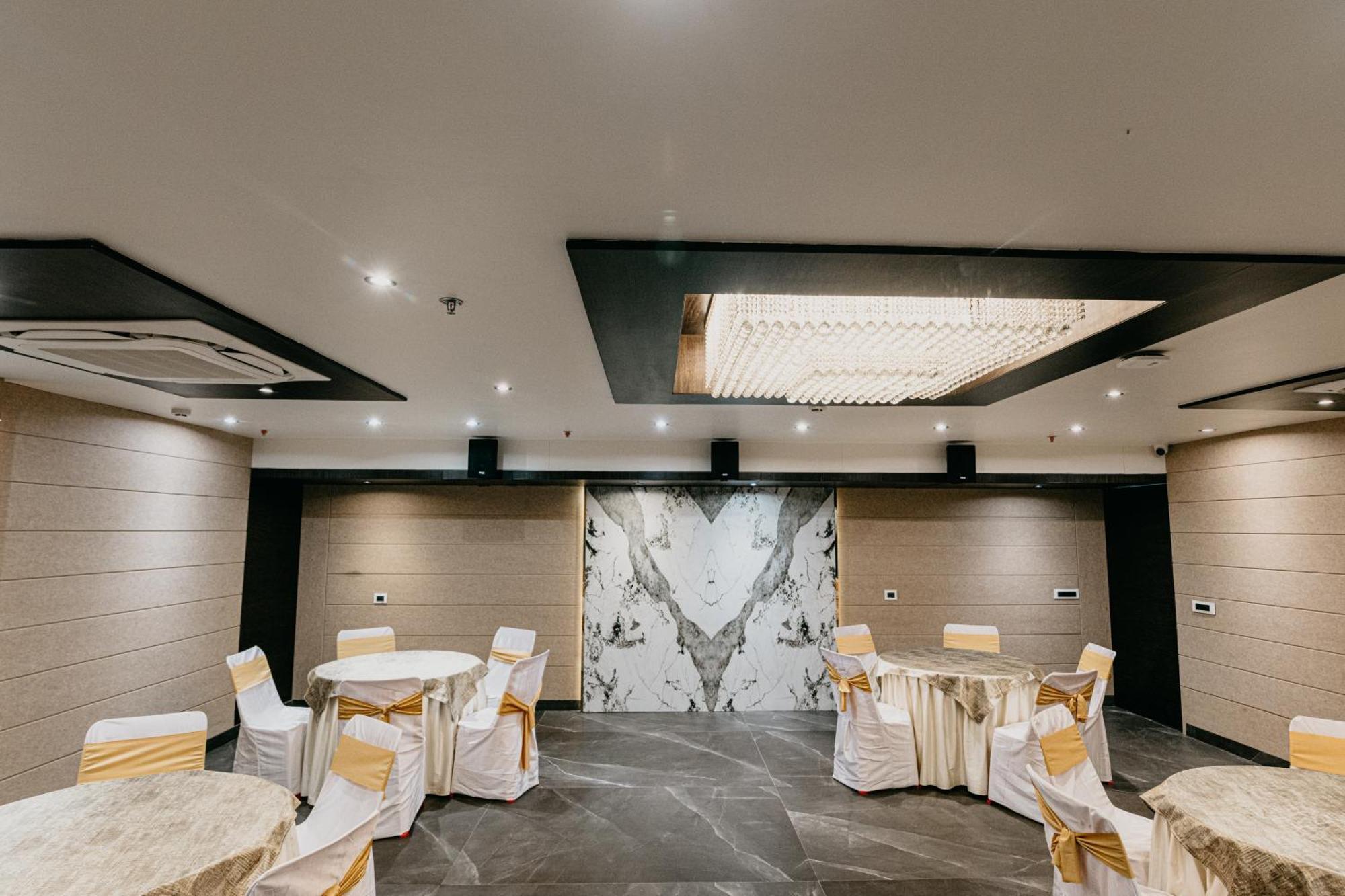 בהופאל Hotel Emerald Inn מראה חיצוני תמונה