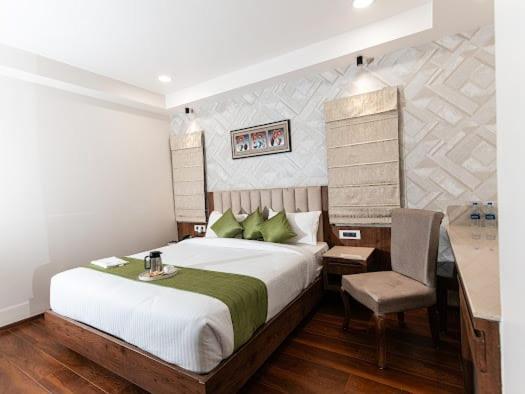 בהופאל Hotel Emerald Inn מראה חיצוני תמונה