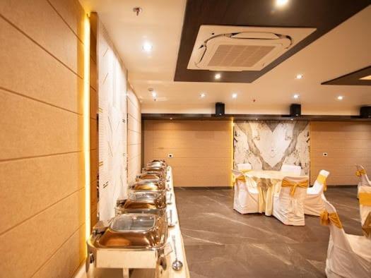 בהופאל Hotel Emerald Inn מראה חיצוני תמונה