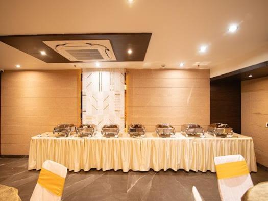 בהופאל Hotel Emerald Inn מראה חיצוני תמונה