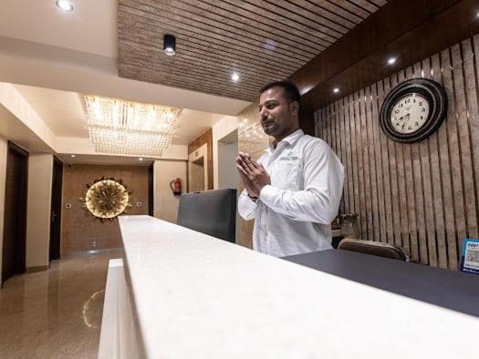 בהופאל Hotel Emerald Inn מראה חיצוני תמונה