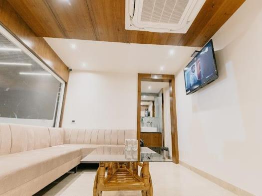 בהופאל Hotel Emerald Inn מראה חיצוני תמונה