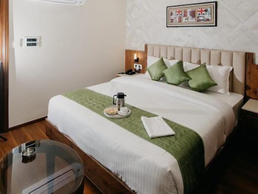 בהופאל Hotel Emerald Inn מראה חיצוני תמונה