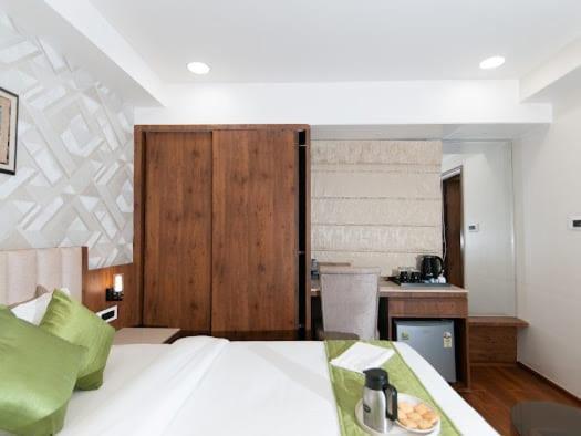 בהופאל Hotel Emerald Inn מראה חיצוני תמונה